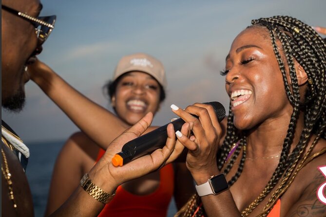 Adults only Hip Hop Sessions Boat Party Cancun - Open Bar Reality: Unlimited Drinks (and the Punch Can Hit)