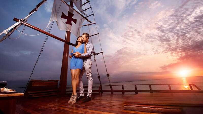 Cancun: Columbus The Romantic Dinner Cruise - Dinner choices: surf and turf, lobster, ribeye, or vegetarian