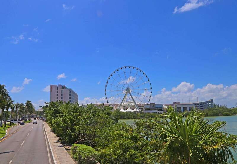 Cancun: Hop-On-Hop-Off Sightseeing Bus Tour - Centro circuit: parks, promenades, and Mercado 28-style browsing