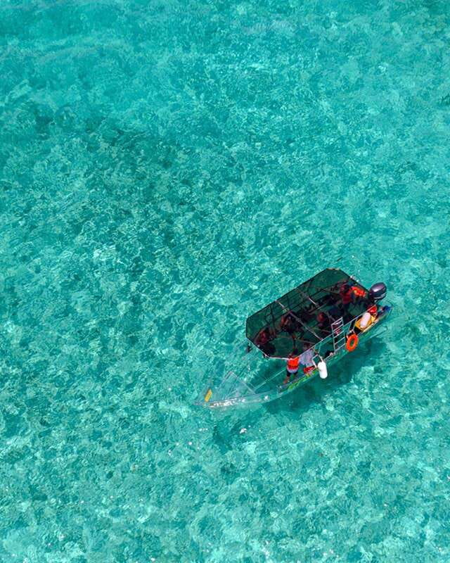 Cancún: Nichupté Lagoon Transparent Boat Tour with Drinks - Transparent boat in Nichupté Lagoon: the real reason to book