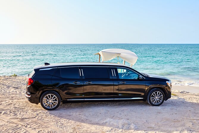 Deluxe GMC Limousine from CUN Airport to Cancun Hotel Zone - Route comfort: a short trip, but with a few extra perks