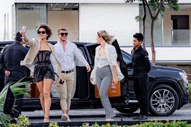 Deluxe Limousine GMC from Cancun Airport - Meet-and-Greet at Cancun Airport Without the Headache