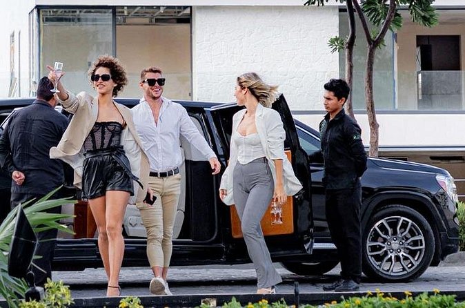 Deluxe Limousine GMC from Cancun Airport - Communication That Helps: Your Driver Speaks Spanish and English