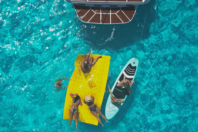 Deluxe Yacht 48FT with FlyBrige Rental in Cancun - Weather, Sea Access, and How to Stay Flexible