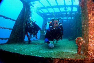 Diving in Cancun for Certified Divers | 2 Dives | All Inclusive - The Boat-Day Flow from Pescador, Zona Hotelera