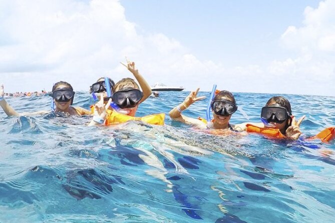 Isla Mujeres Catamaran Tour with Snorkel, Open bar and Transport - Stop 1: Playa Tortugas before the reef run