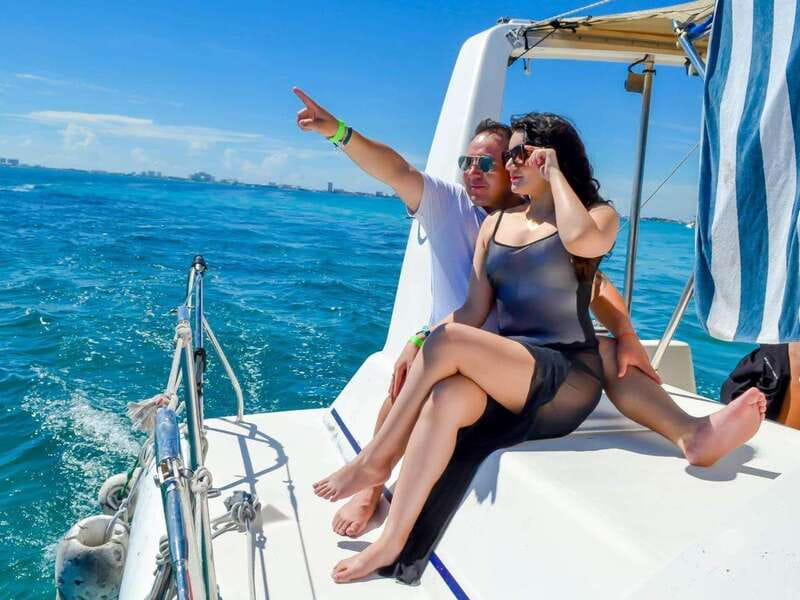 Isla Mujeres: Catamaran with Open Bar, Snorkeling and Lunch - Crew Energy: Why Names Like Juam, Luis, Romando, and Ivet Keep Coming Up