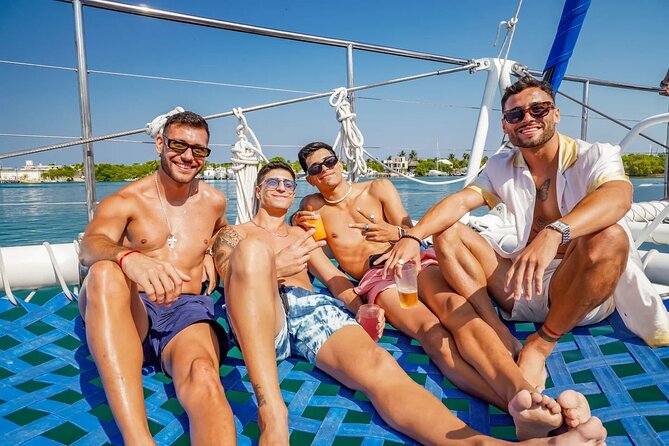 Isla Mujeres Cruise with Beach Club, Snorkel, Lunch and Open Bar - Stop by stop: how the day plays out on the water