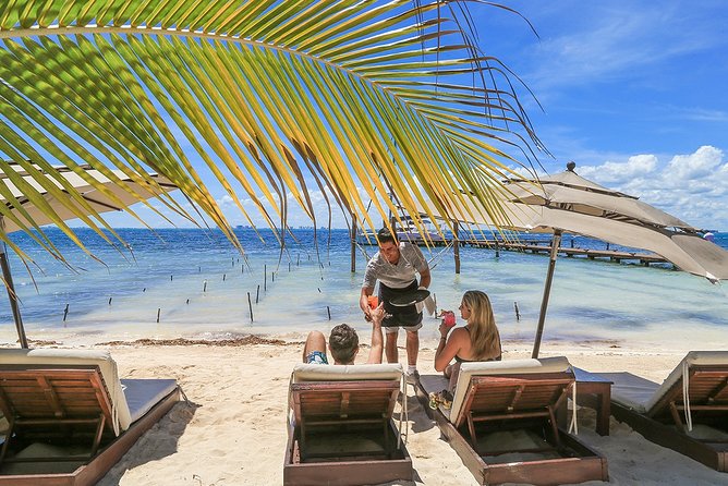 Isla Mujeres luxury catamaran with premium open bar and lunch - Premium open bar and beach club lunch: what’s included (and what can feel “not VIP”)