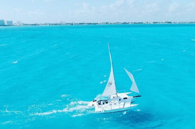 Isla Mujeres Premium Tour in Private Catamaran with Lunch - El Meco reef snorkeling: fish and underwater statues