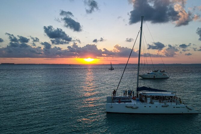 Isla Mujeres Sunset Cruise and Tour from Cancun - Isla Mujeres Stop 1: Town Legends, Quick History, and Free Time Choices