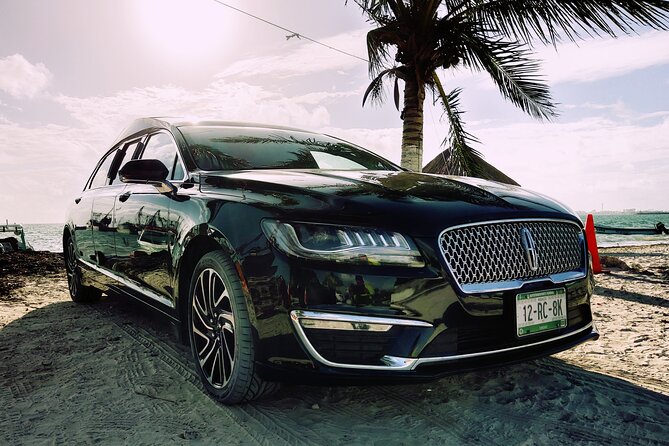 Lincoln Strecth Limousine with Wi Fi on board - Airport Arrival in Cancun Without the Headache