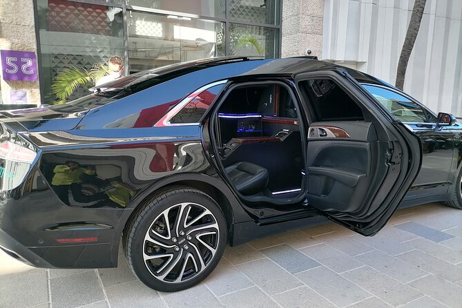 Lincoln Strecth Limousine with Wi Fi on board - The Standout Part: Drivers Who Actually Make It Personal