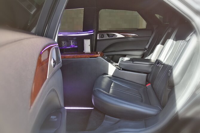 Lincoln Strecth Limousine with Wi Fi on board - Meeting Points by Terminal: How You Reduce “Where Are They?” Anxiety
