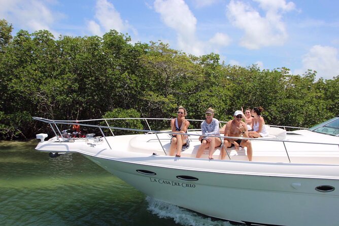 Private 50FT Yacht Rental in Cancún P8 - Safety, the Crew, and Why Little Acts Matter