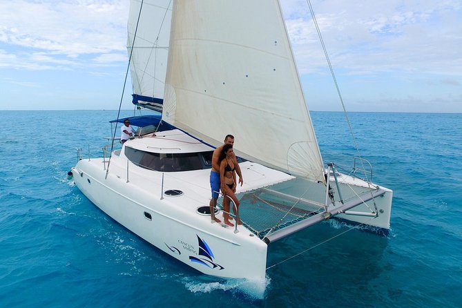 Private Catamaran from Cancun to Isla Mujeres | For up to 30 pepl - Unlimited open bar: the easy luxury part (and the real expectation)