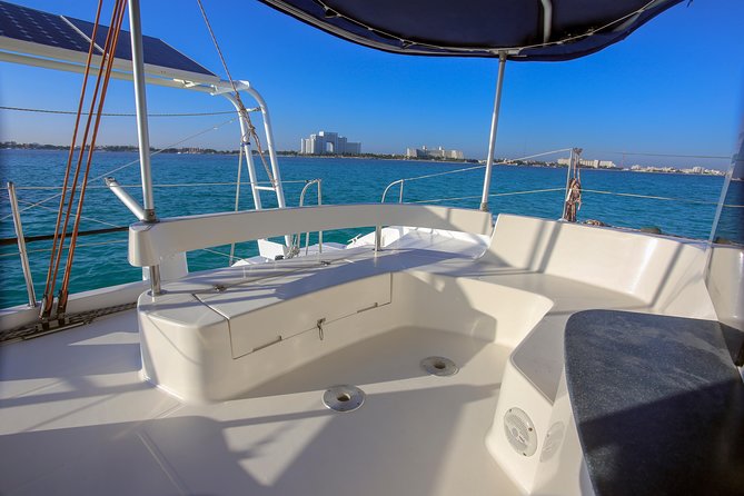 Private Catamaran from Cancun to Isla Mujeres | For up to 30 pepl - Meeting point at Marina Las Perlas: keep it simple
