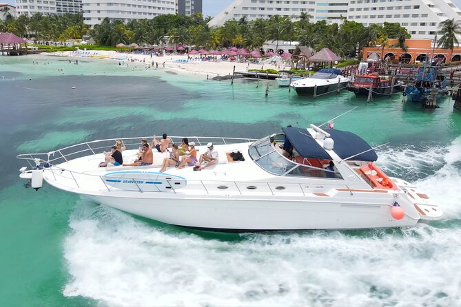 Private Luxury Yacht 55FT Rental in Cancun - Getting to Cenzontle: fast meeting point, easier check-in