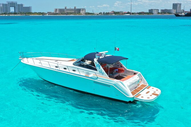Private Luxury Yacht 55FT Rental in Cancun - Crew on board: the staff makes the day feel effortless