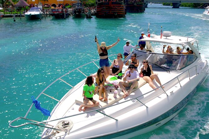 Private Premium Yacht 46FT Rental in Cancún - 1–2 Hours: Swim in Turquoise Water, Stay on the Cancun Side