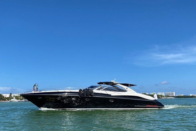 Private SUNSEEKER 60 Yacht Experience for up to 20 Guests - Onboard comfort, restroom, and the drinks/food reality check