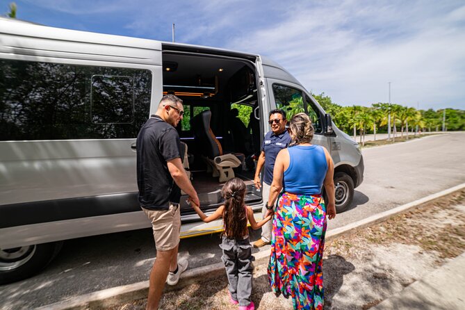 Transporte Privado del aeropuerto de Cancún a Cancún o Riviera - The Ride Details: Clean Van, Air-Conditioning, and Included Snacks